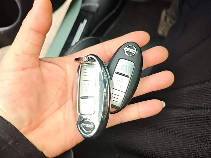 Фото 9 - Nissan Tiida