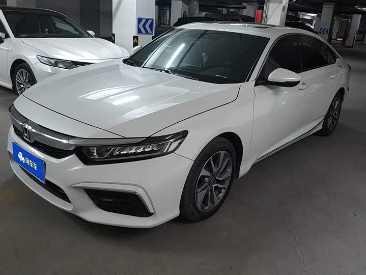 Фото 1 - Honda Inspire