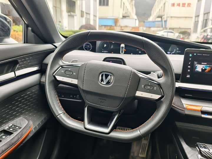 Фото 7 - Changan UNI-V