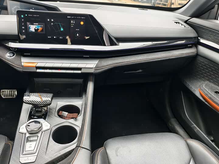 Фото 8 - Changan UNI-V