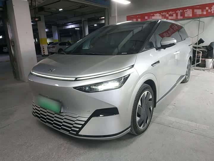 Фото 2 - XPeng X9