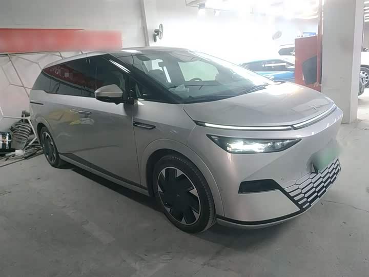 Фото 4 - XPeng X9