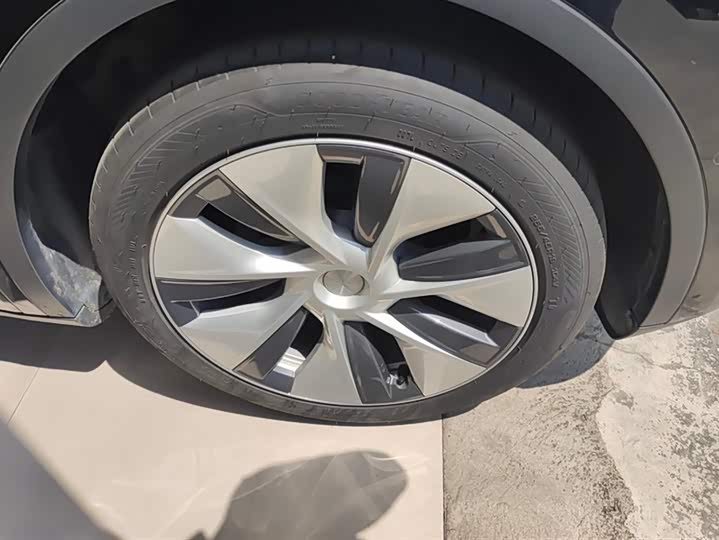 Фото 6 - Tesla Model Y