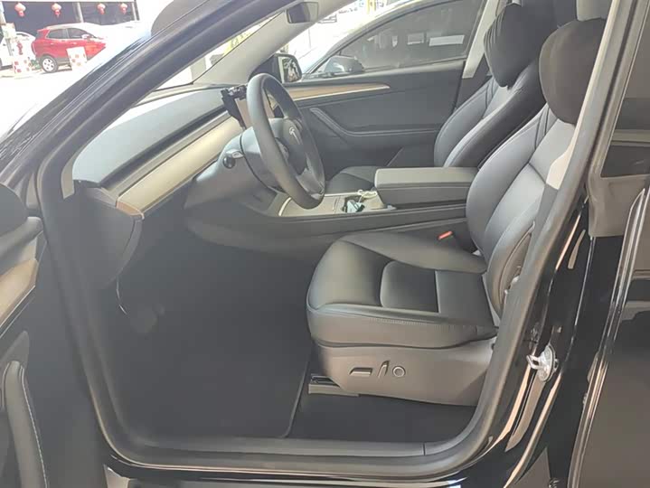 Фото 9 - Tesla Model Y