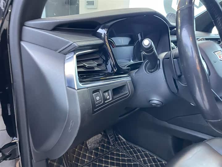 Фото 7 - Cadillac XT6