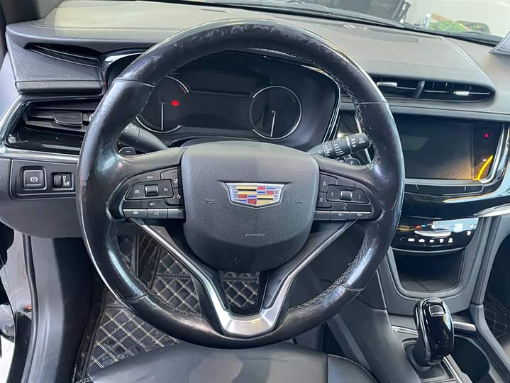 Фото 8 - Cadillac XT6