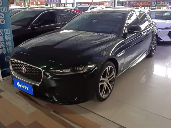 Фото 1 - Jaguar XE L