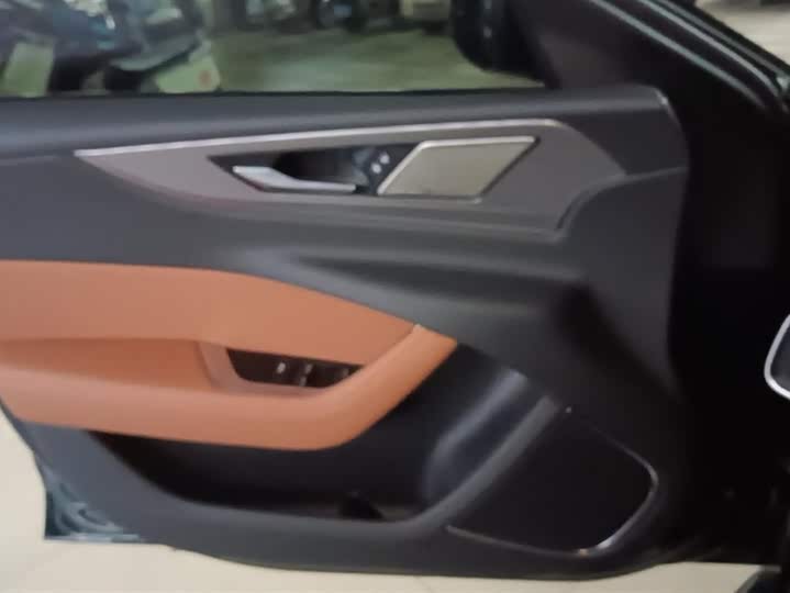 Фото 7 - Jaguar XE L