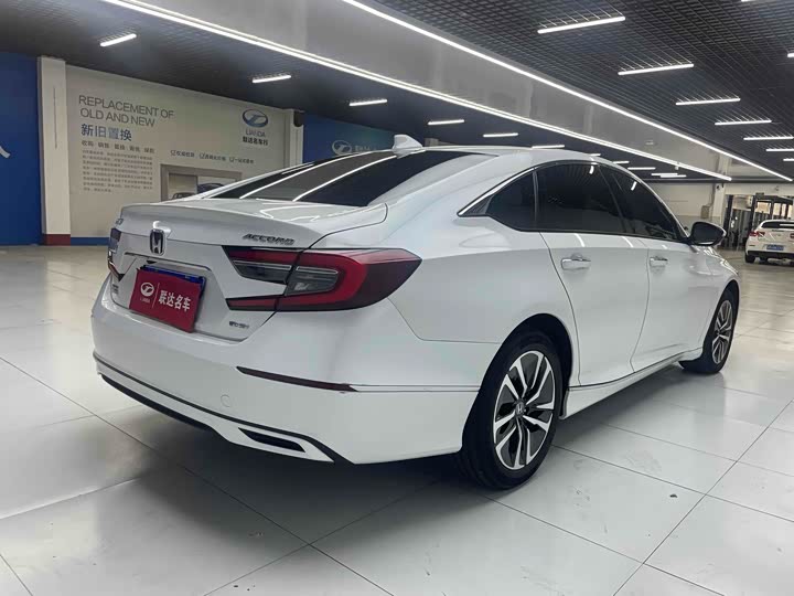 Фото 9 - Honda Accord