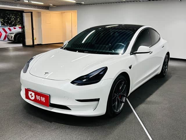 Фото 1 - Tesla Model 3