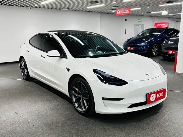 Фото 3 - Tesla Model 3