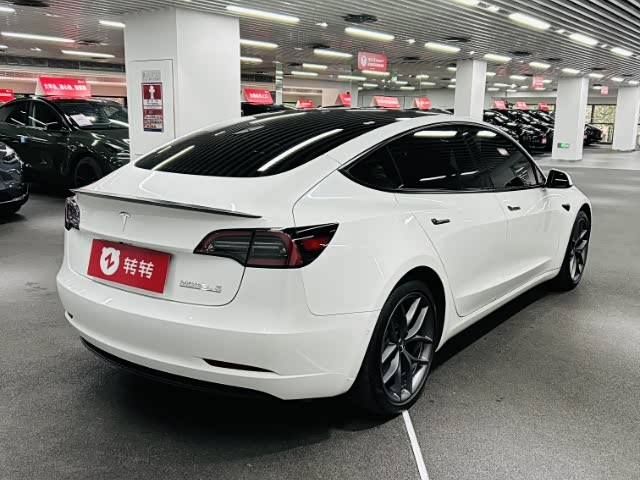 Фото 4 - Tesla Model 3