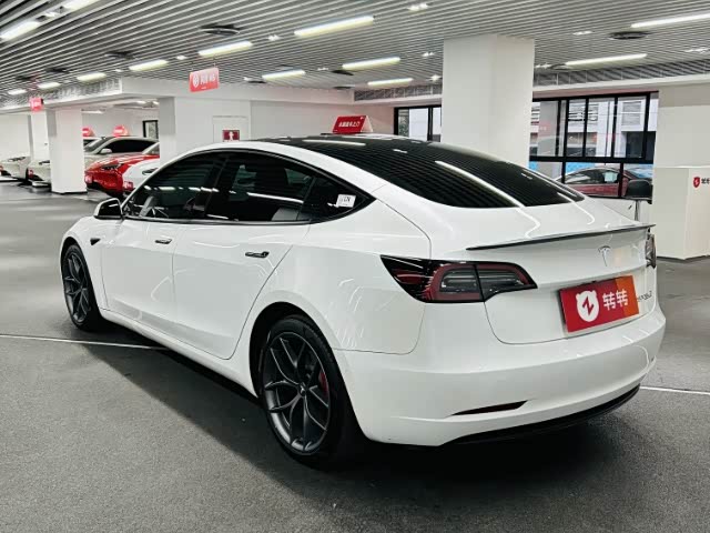 Фото 6 - Tesla Model 3