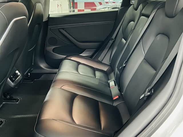 Фото 8 - Tesla Model 3