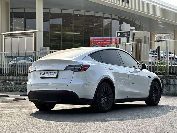 Фото 4 - Tesla Model Y