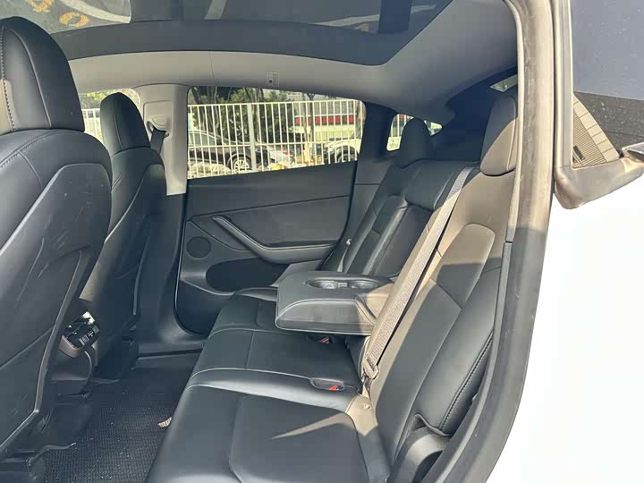 Фото 8 - Tesla Model Y