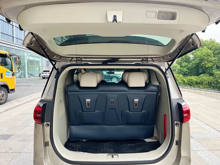 Фото 9 - Buick GL8 ES