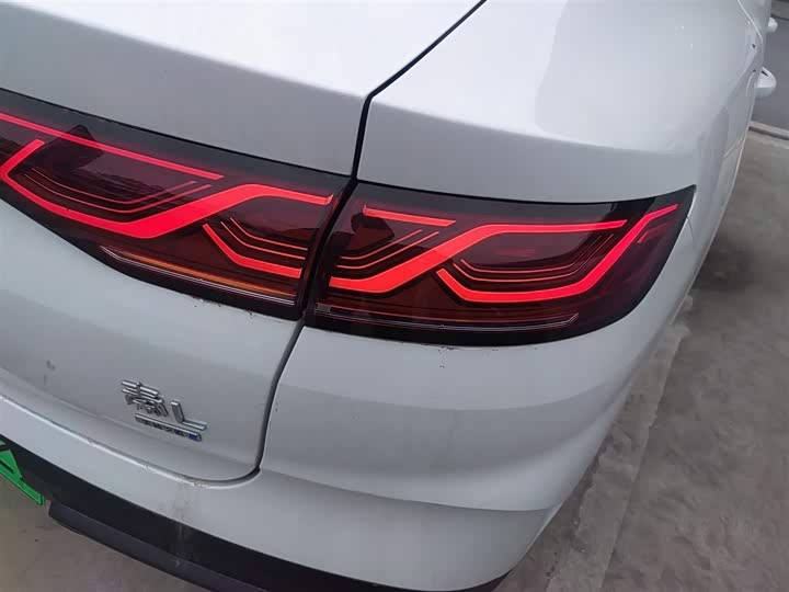 Фото 8 - BYD Qin L