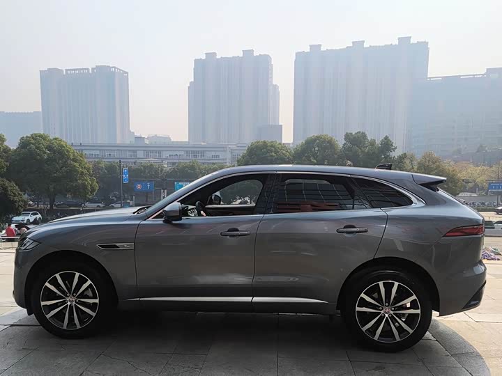 Фото 7 - Jaguar F-Pace