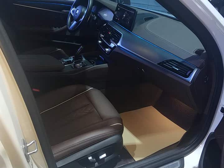 Фото 8 - BMW 5 Series