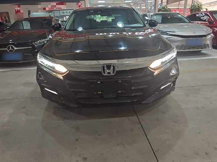 Фото 3 - Honda Accord