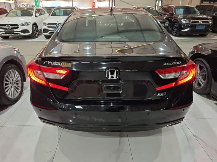 Фото 6 - Honda Accord
