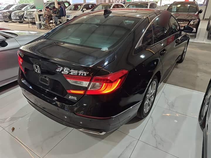 Фото 7 - Honda Accord