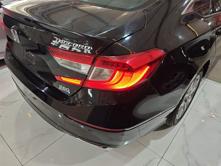 Фото 8 - Honda Accord