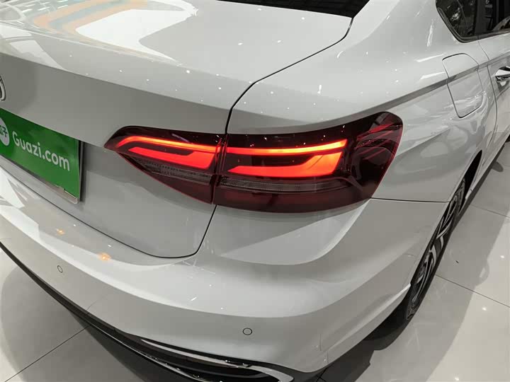 Фото 8 - Volkswagen Lavida