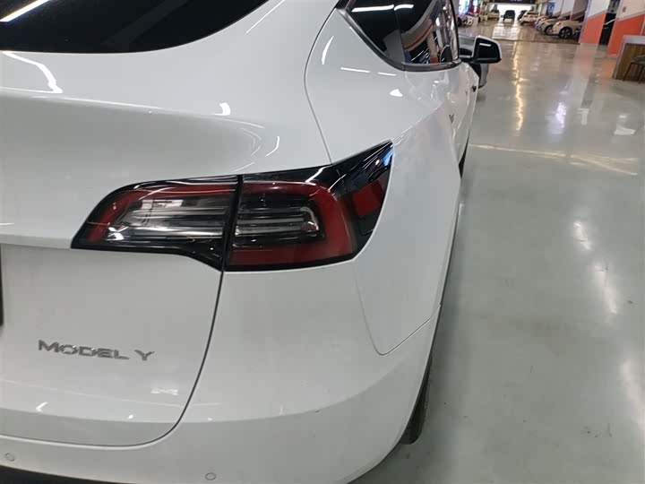 Фото 8 - Tesla Model Y