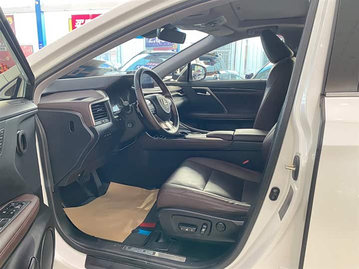 Фото 5 - Lexus RX