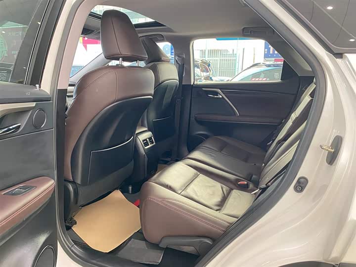 Фото 6 - Lexus RX