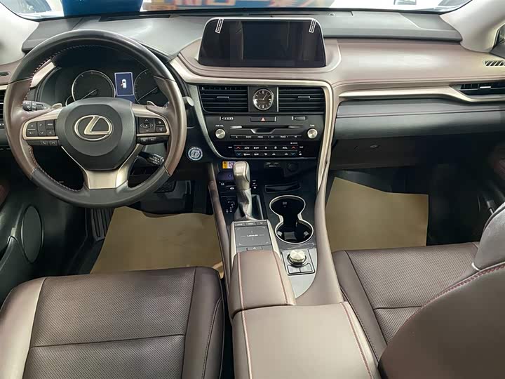 Фото 9 - Lexus RX