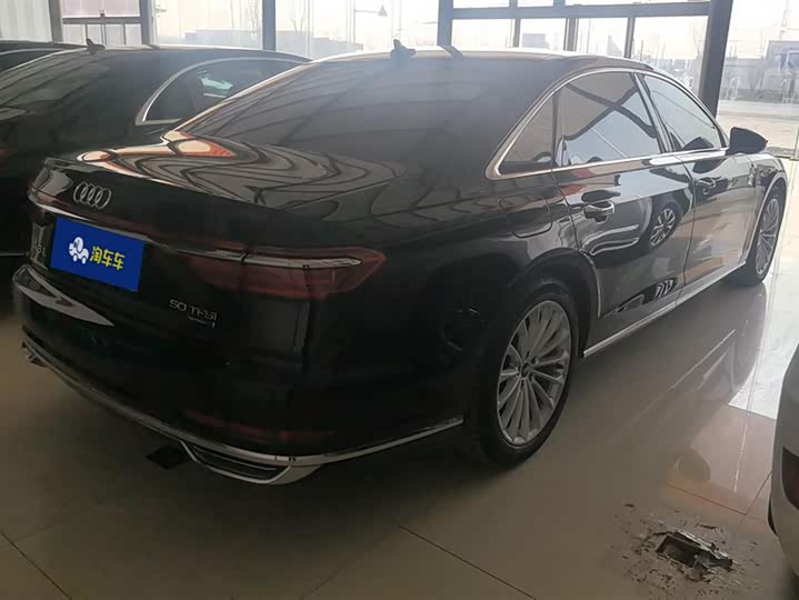 Фото 3 - Audi A8
