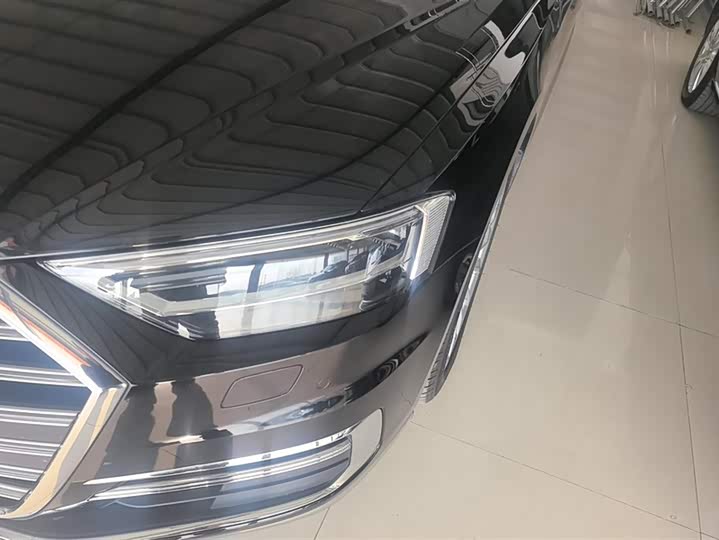 Фото 5 - Audi A8