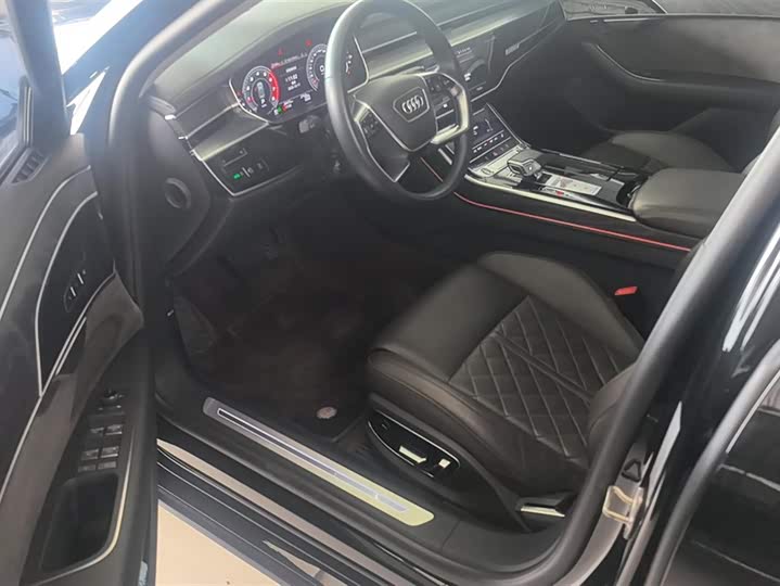 Фото 9 - Audi A8