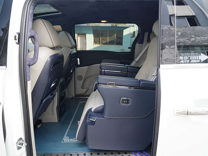 Фото 6 - Buick GL8 ES