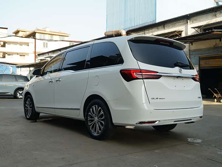 Фото 9 - Buick GL8 ES