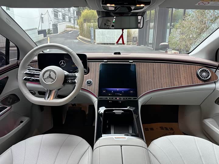 Фото 9 - Mercedes-Benz EQE