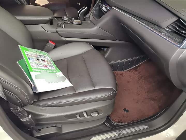 Фото 8 - Cadillac XT5