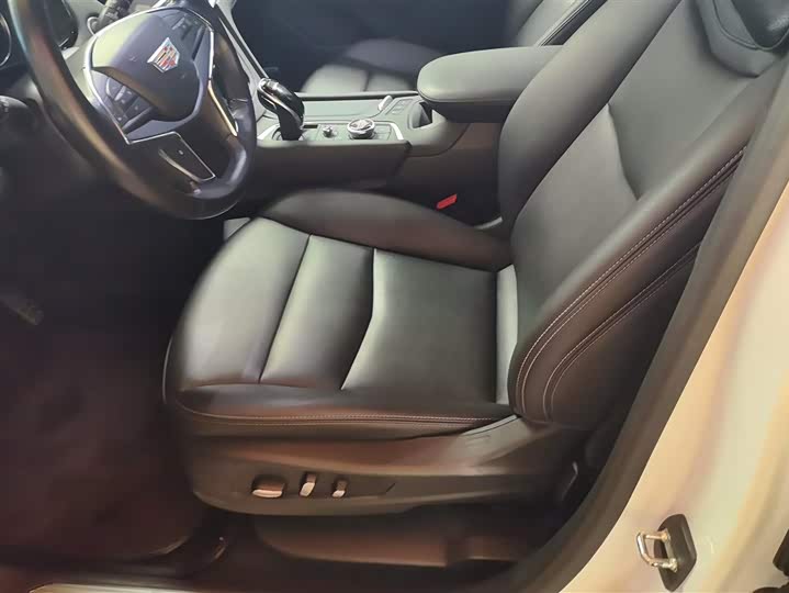 Фото 9 - Cadillac XT5