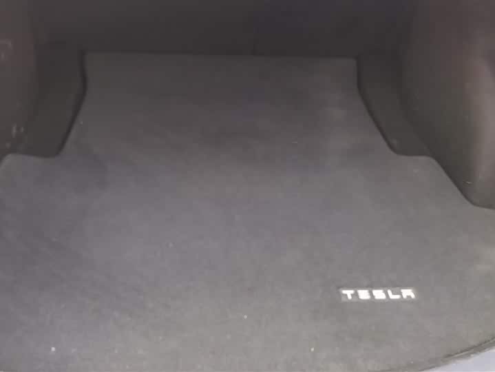 Фото 4 - Tesla Model 3