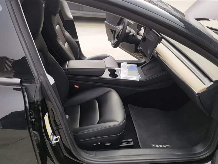 Фото 8 - Tesla Model 3