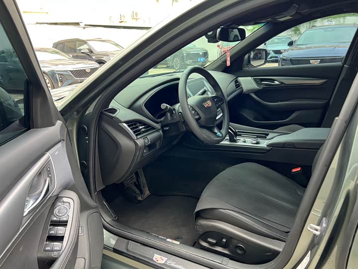 Фото 9 - Cadillac CT5