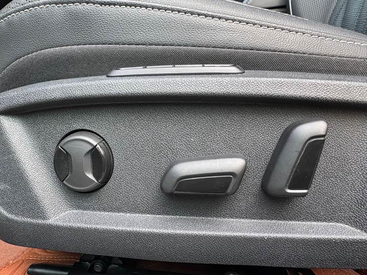 Фото 9 - Volkswagen Passat