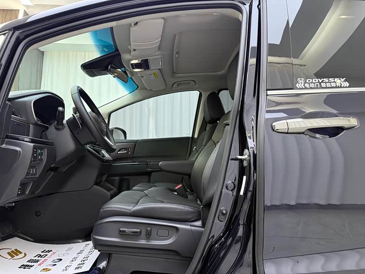 Фото 4 - Honda Odyssey