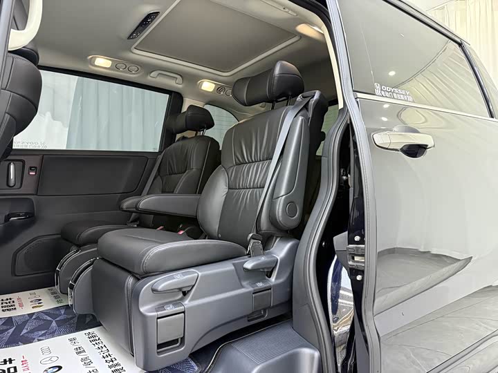 Фото 6 - Honda Odyssey