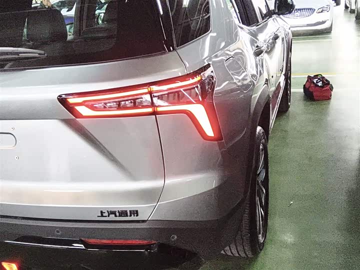 Фото 8 - Chevrolet Equinox Plus