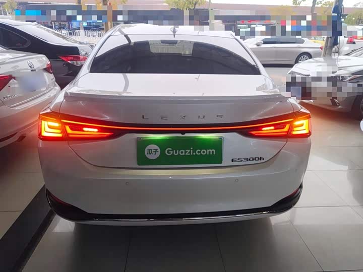 Фото 6 - Lexus ES