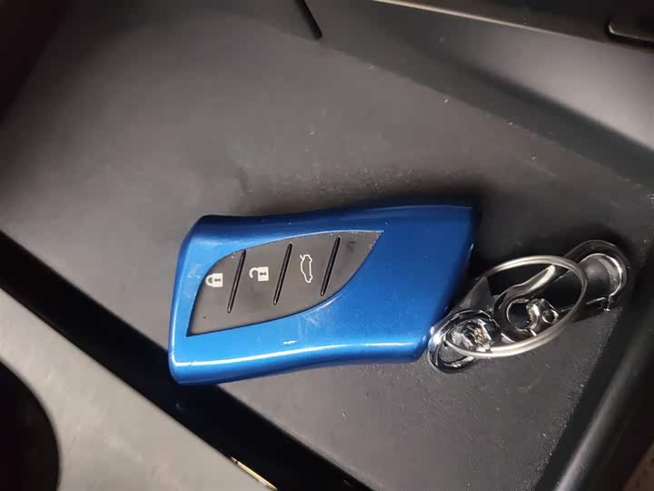 Фото 9 - Lexus ES